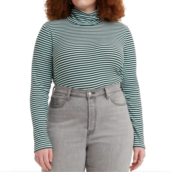 Levi's Tops - MWat Levi's Dreamy Turtleneck Crop Top Size 3X